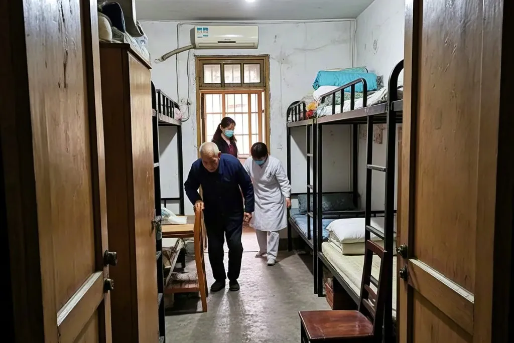 大丰女护工对外不说的秘密：我最终逃离了市区这家居家养老院……