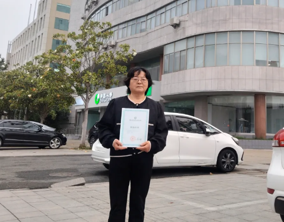 大丰一女保户年缴30万保费买的保险单，咋成了“孤儿保单”？或蚀45万……
