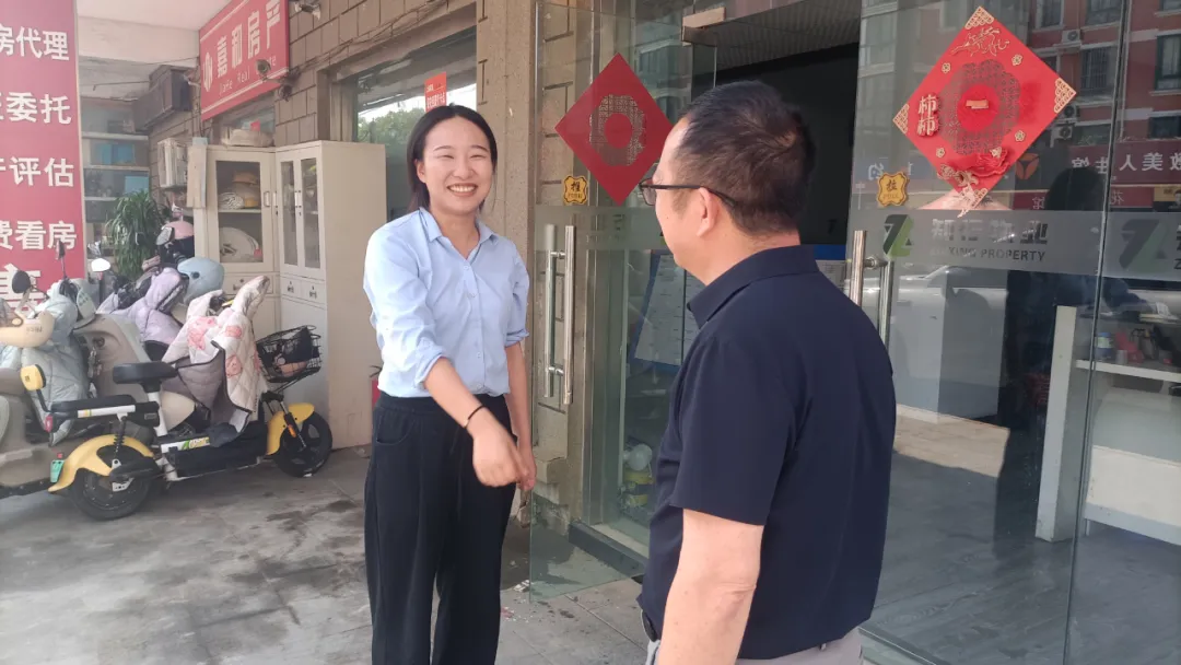 大丰这个小区业主凌晨1点多回家，身上忘带电梯卡，打电话给物业管家，没想到……