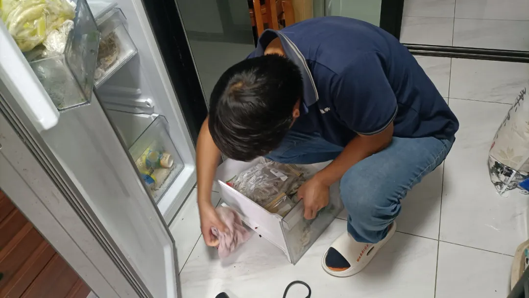 家里冰箱底下渗水，我找海尔大丰专卖店，他们的回应出乎意料……
