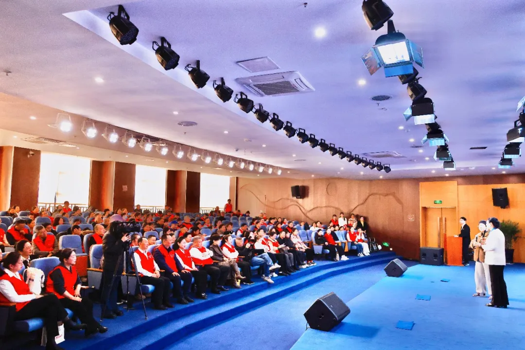 凌晨两点，大丰这个单亲妈妈为一封信寻找两张照片……