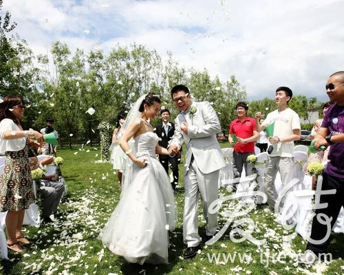 开心享受婚礼瞬间 开心享受婚礼瞬间
