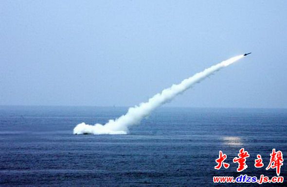 图文:中国宋级常规动力潜艇水下发射潜射导弹